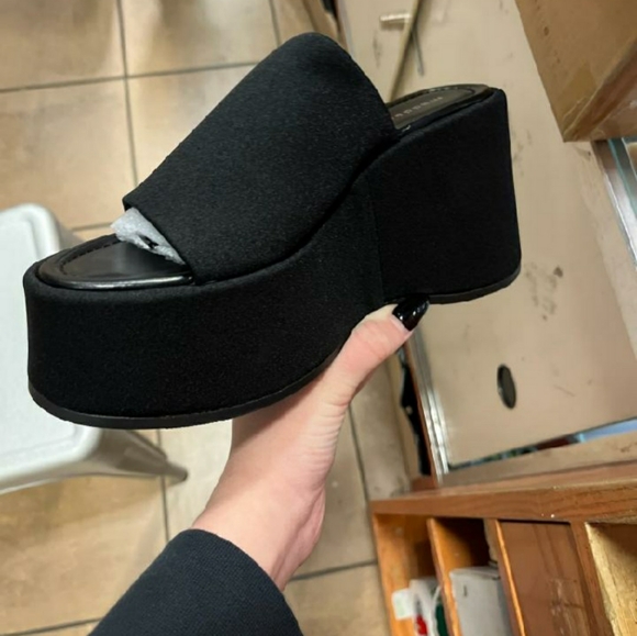 Madden Girl Shoes - Madden Girl Black Slinky Slide Sandals - New